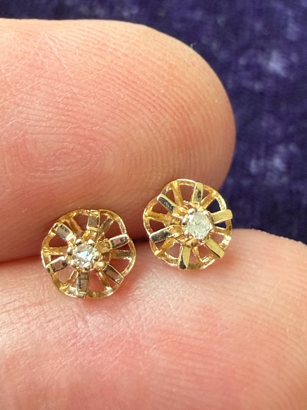 Solid 14K gold flower stud earrings with natural Earth mined diamonds